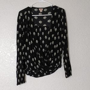 Mossimo cute printed v neck wrap top size XL (q)